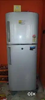 Samsung fridge is in good condition