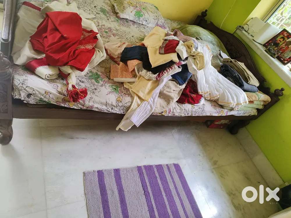 Wooden bed with 1 matress