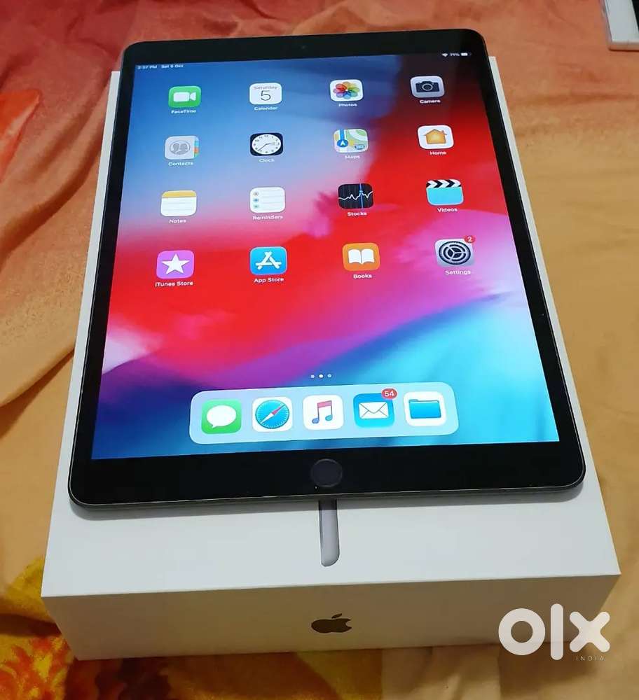 Apple iPad Air 256gb with original box & new charger and 3 cables