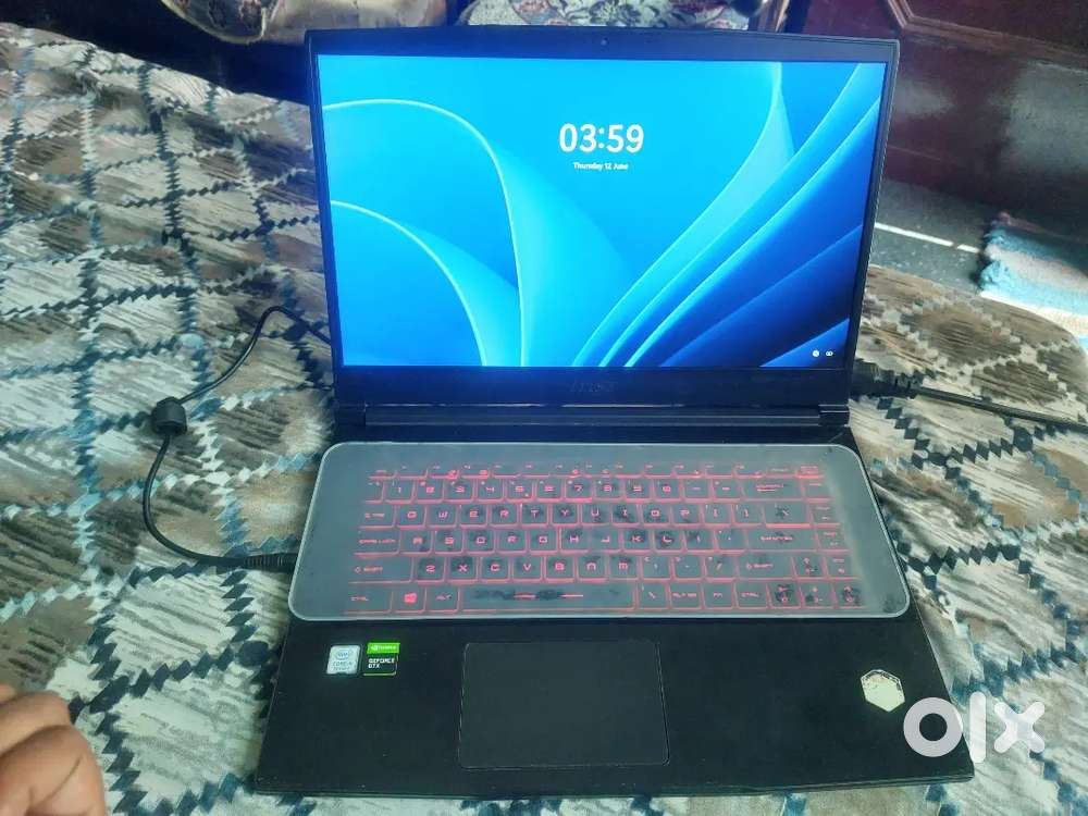 i5 9th Gen msi second hand gaming laptop internal 1650 graphic card.