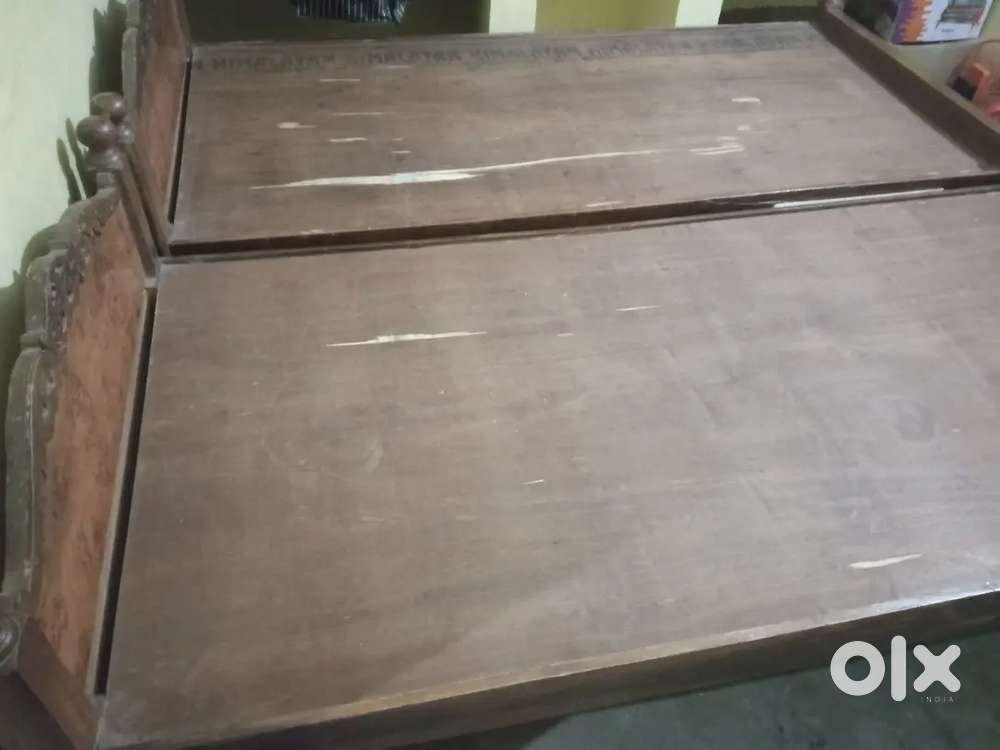 Single bed (3×6) one table