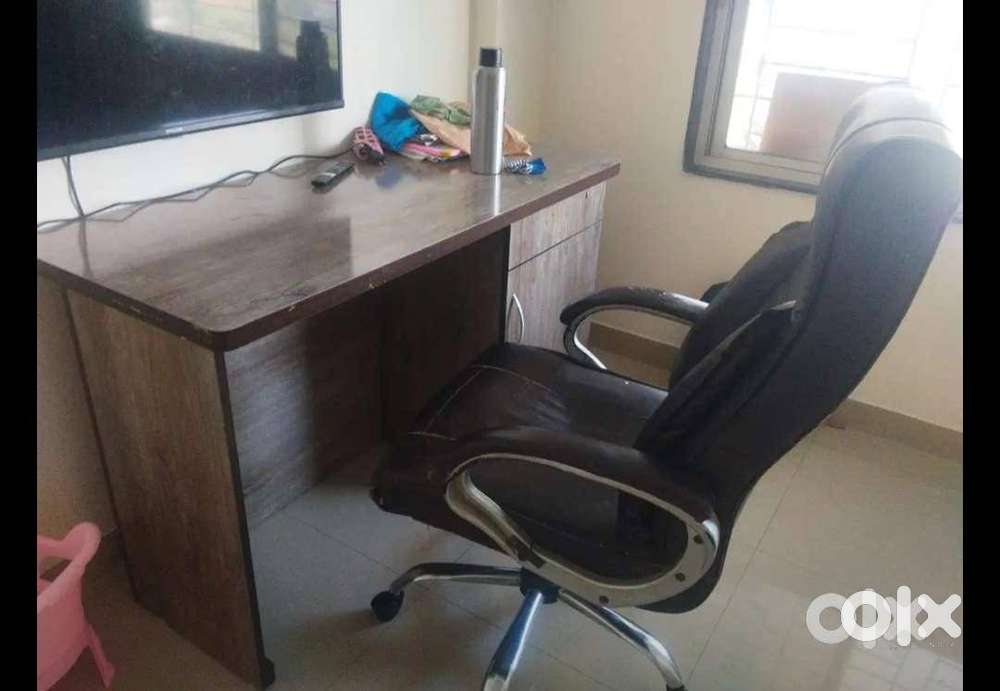 Sturdy Computer Table with Boss Chair