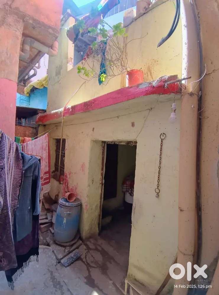 Indira chounk k pass , main Market, kesav hospital k piche