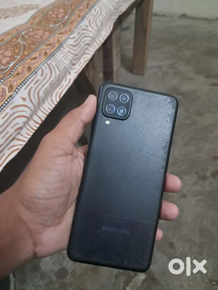 Samsung galaxy a12    4/64