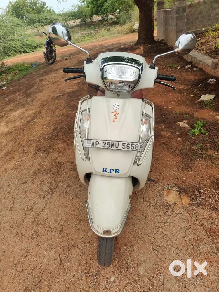 Suzuki access 125cc 2022 model full condition new tyres