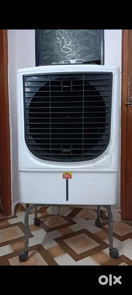Cooler with stand