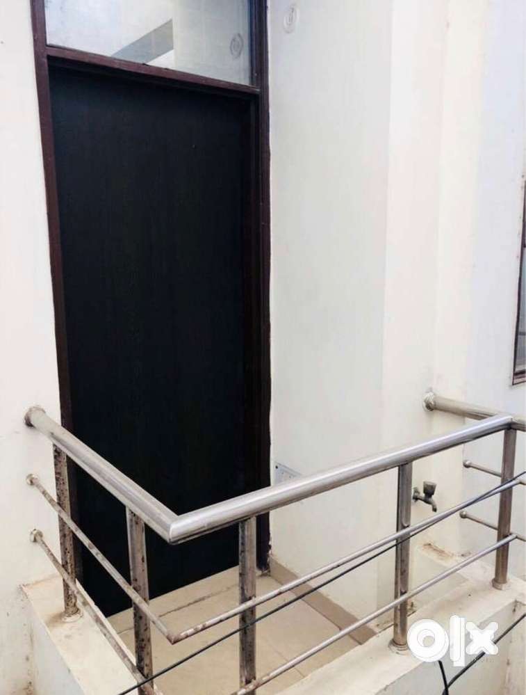 1 BHK FLAT AVAILABLE - NO BROKERAGE