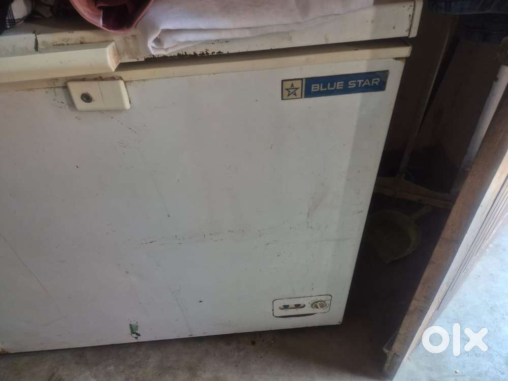 Single door deep fridge - 5 feet ,400 ltr samosa box , urgent sale