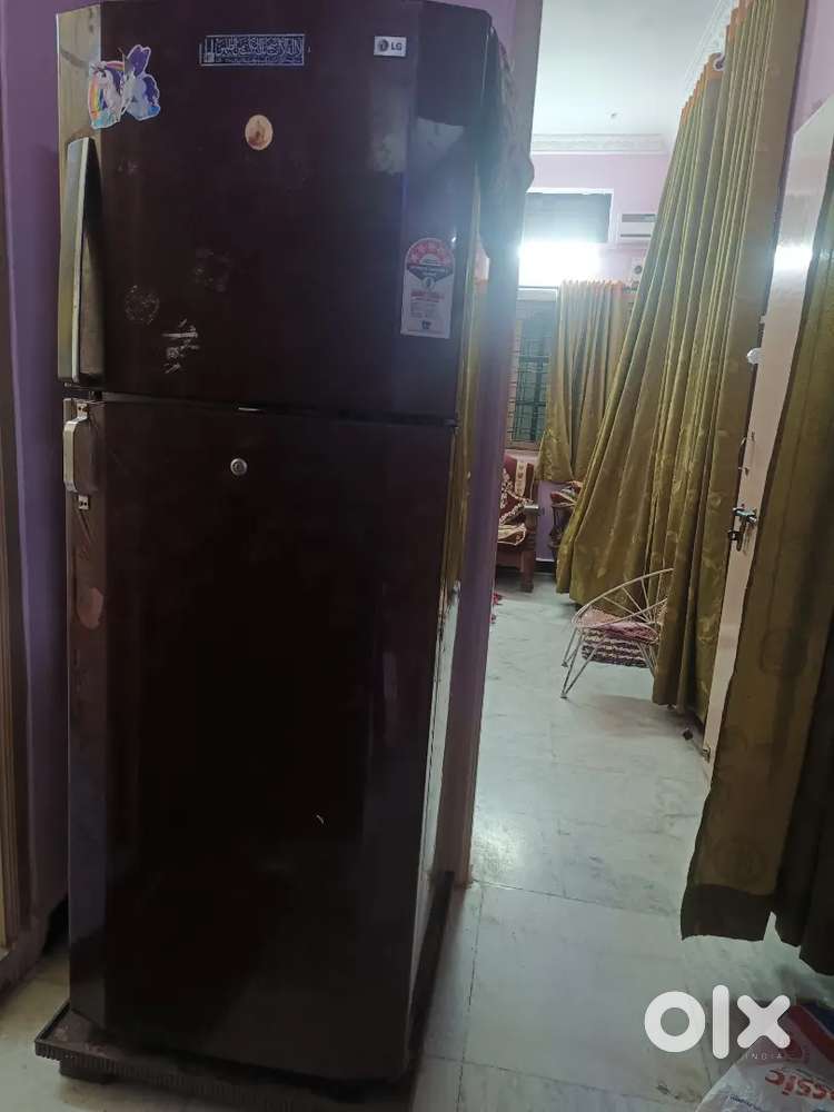LG Double door fridge 290 liters neat working condition