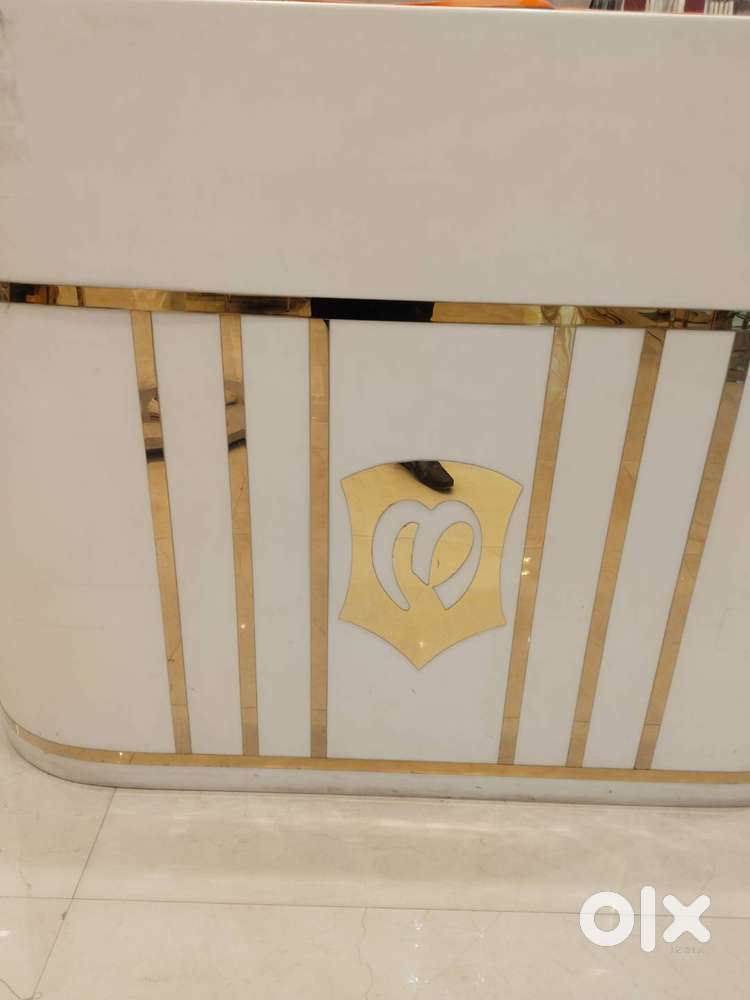 Helper store all work dusting folding and staff helping