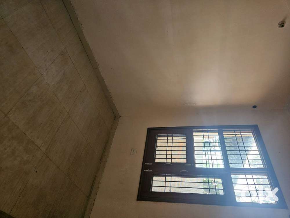 Independent 150 gaj kothi, back also opens on road