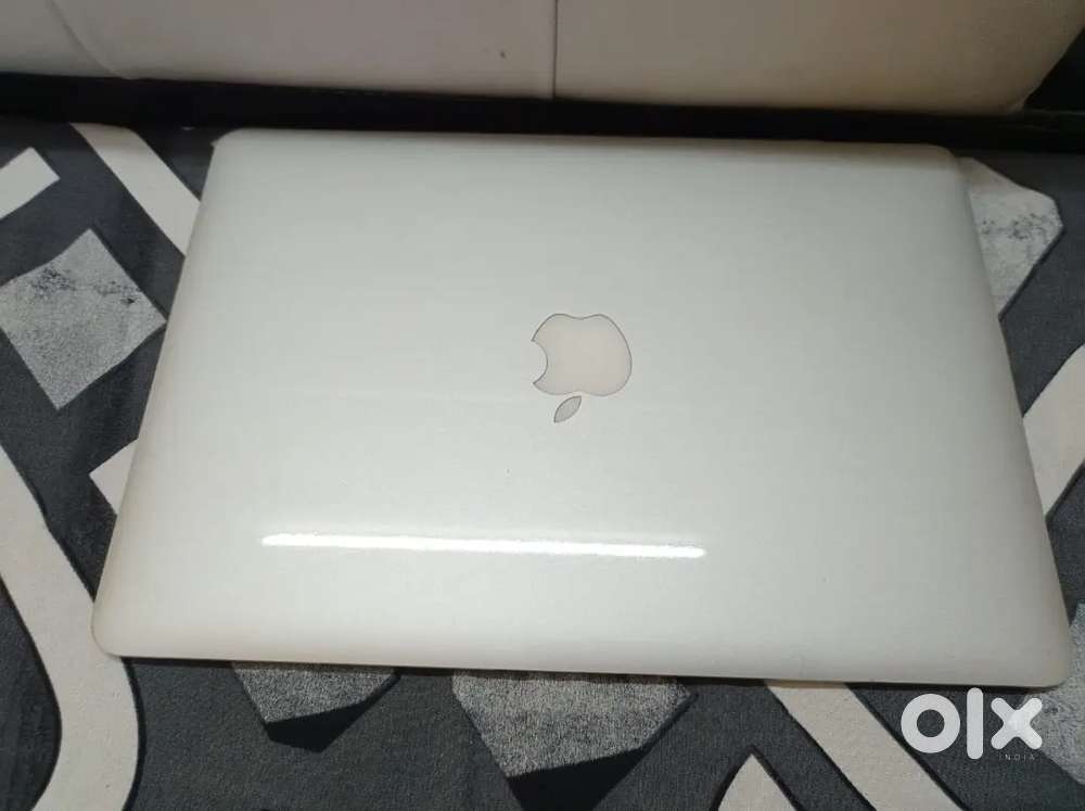 MacBook Air i5 processor like new never use very loss use