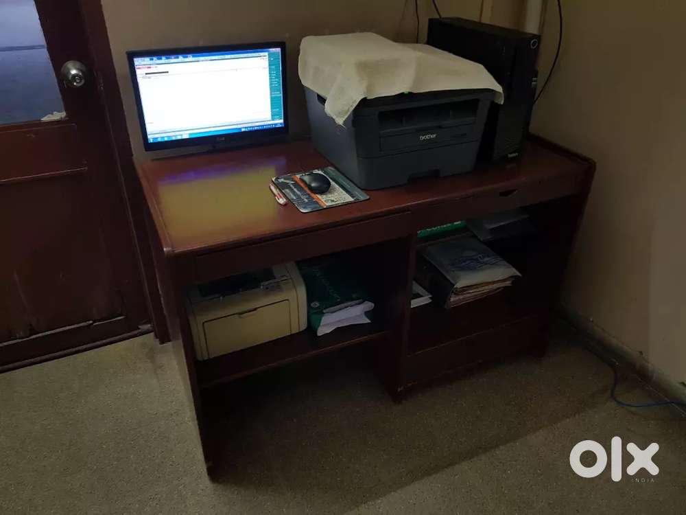 Premium Polished Wooden Computer Table - Elegant, Spacious