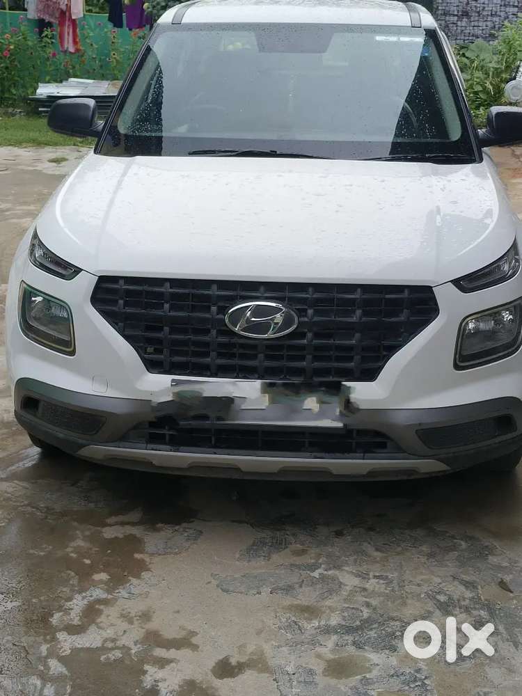 Hyundai Venue 2021 Petrol 38200 Km Driven