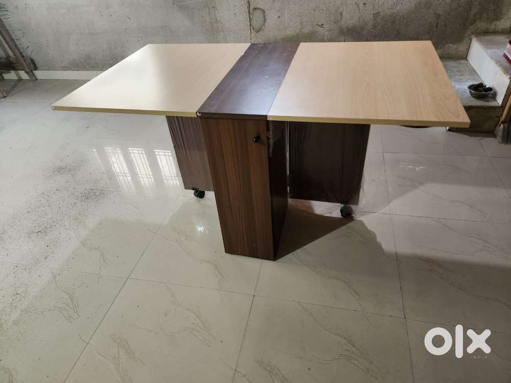 Foldable dining table wooden