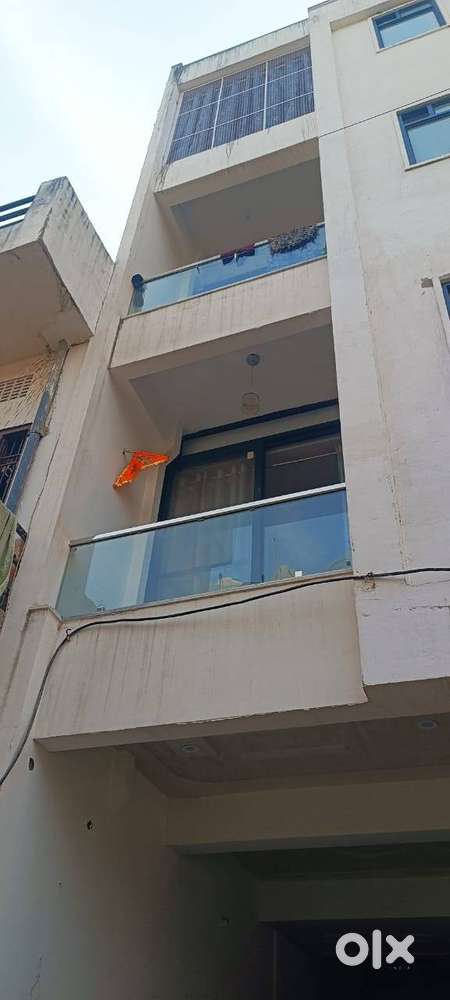 01 BHK Flat for Small and Vegetarian Family