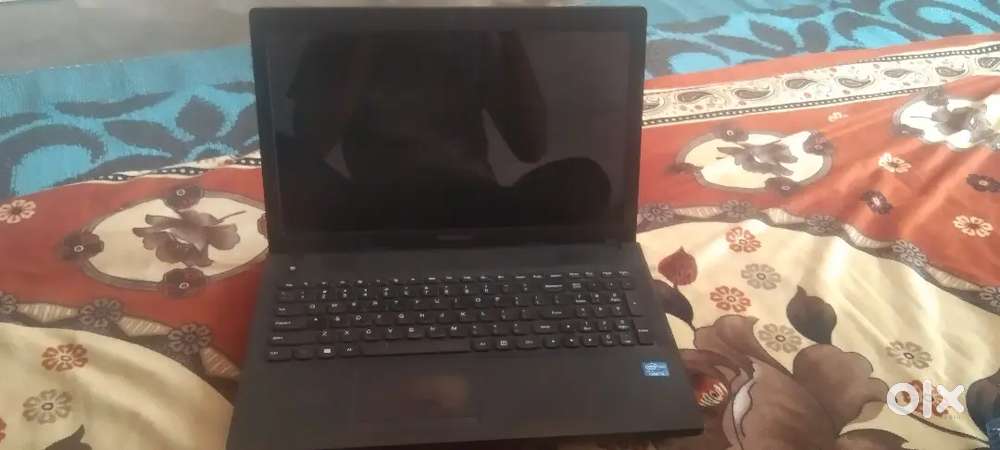 LENOVO Core i3 SSD 512gb window 10 Laptop 4years old