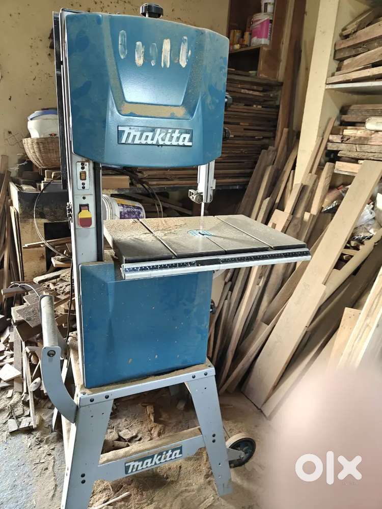 Bandsaw Machine