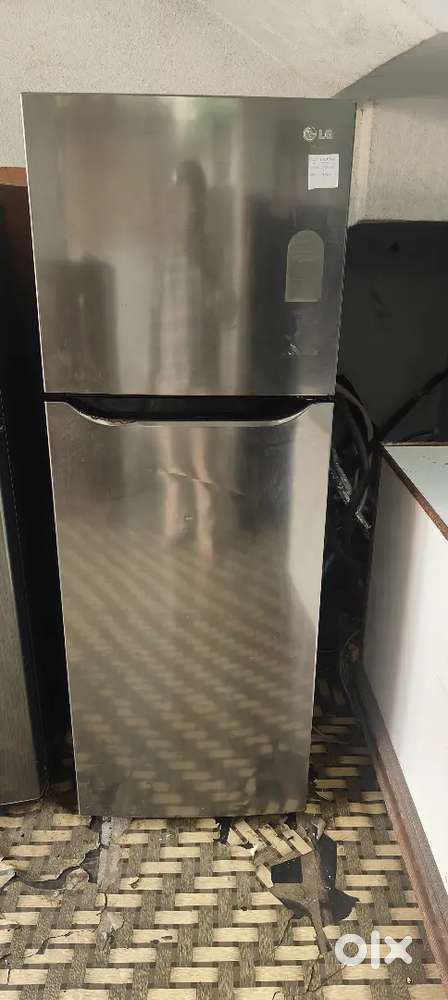 Secondhand used fridzes available in good working condition.