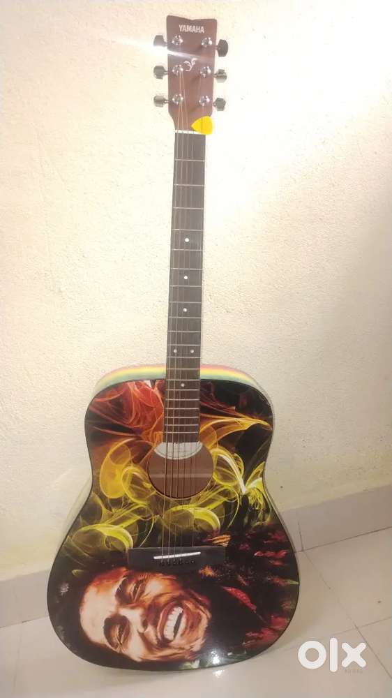 Yamaha F320 Guitar – Excellent Sound, Custom BOB-Marley Stickering