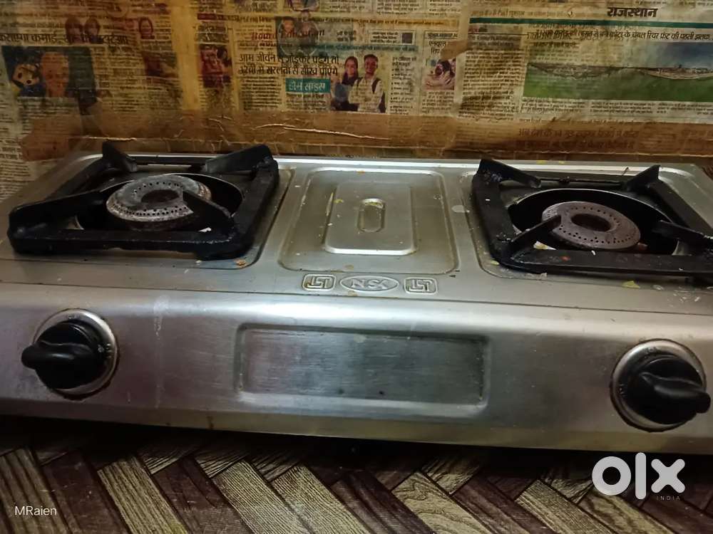 Gas stove with gas cylinder