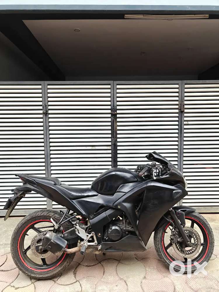 HONDA CBR150R 2017MODEL SECOND OWNER BS3  NEWTYRESSMOOOTH ENGINE