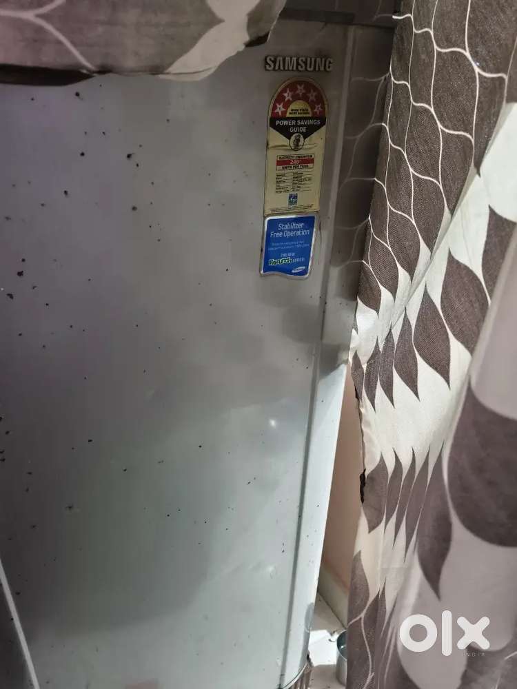 Selling samsung refrigerator