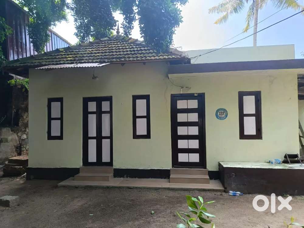 House with 3 bedroom,2 living rooms, kitchen and bathroom .