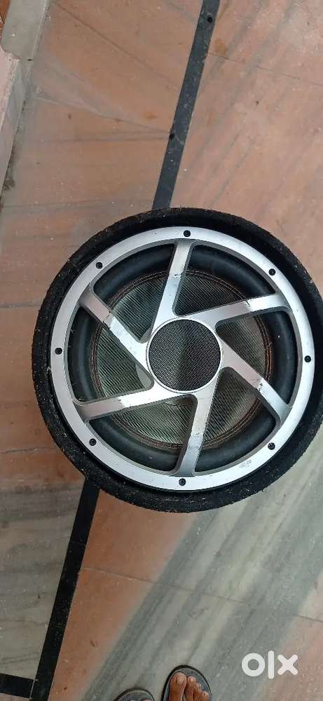 Krackers basstube inbuilt amp 12inch subwoofer brand new condition