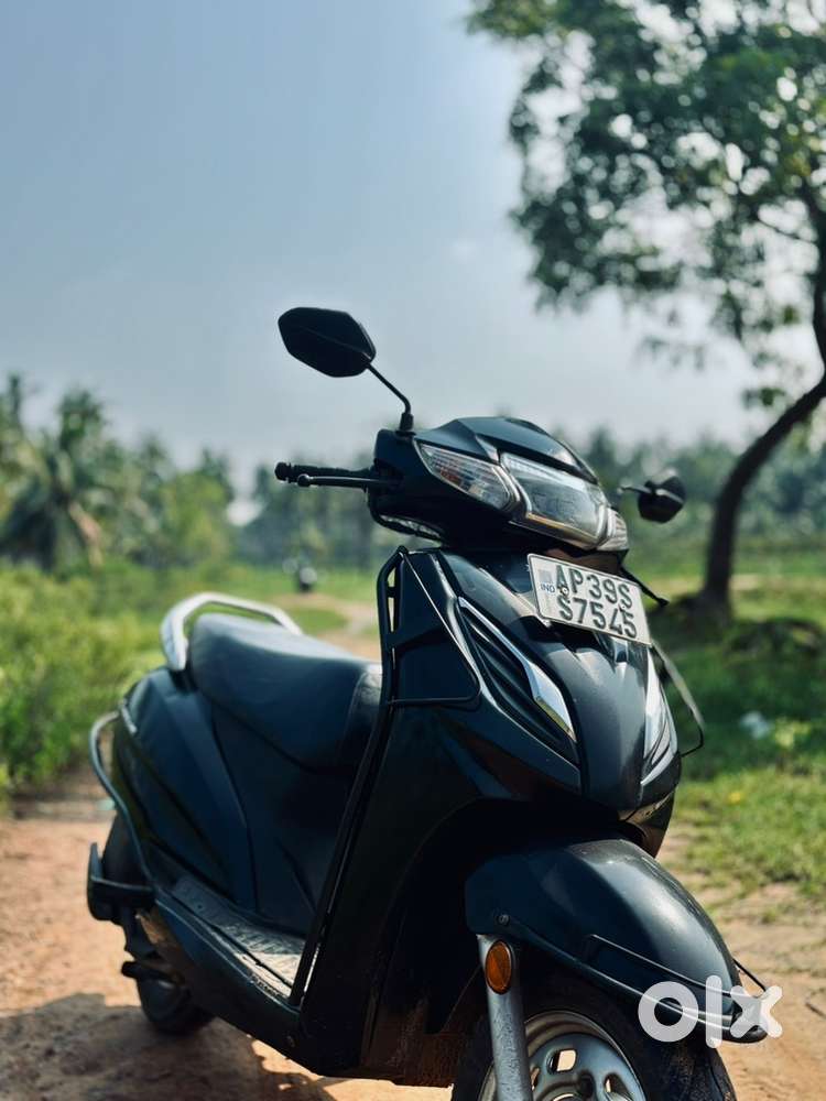Honda Activa DLX (black) 2023