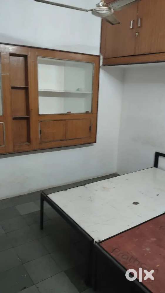 Room kiraye par dena hai