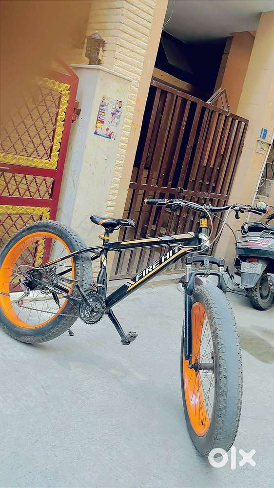 Le lo bhai log ghar aa kar