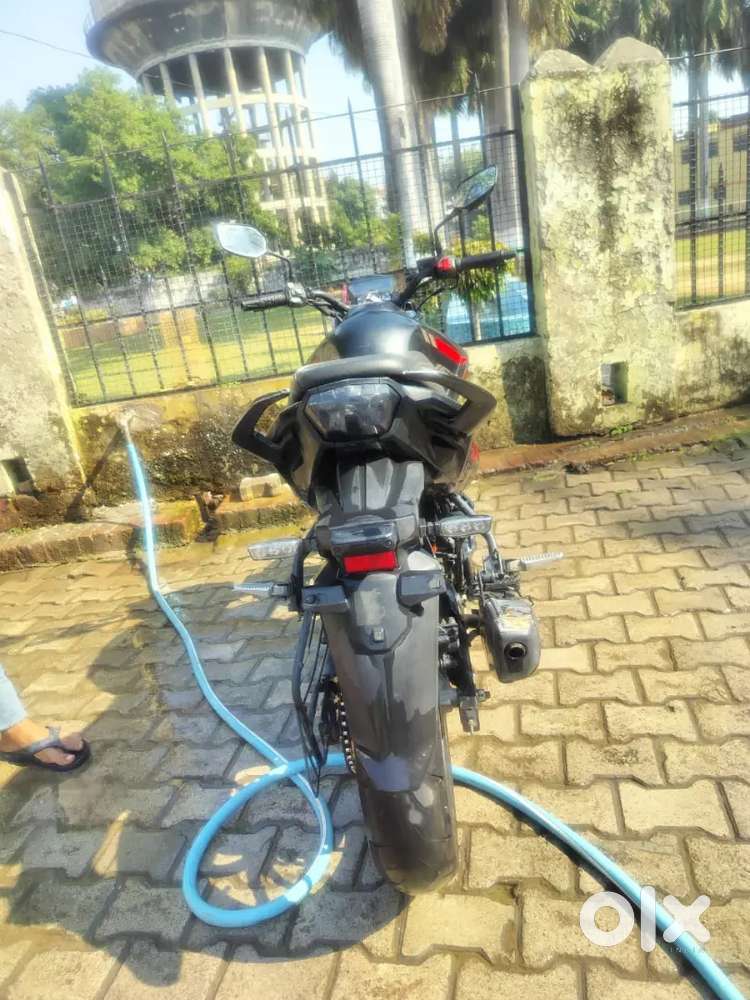 Extreme 160 r 4v 2024 model hai 28 km chali