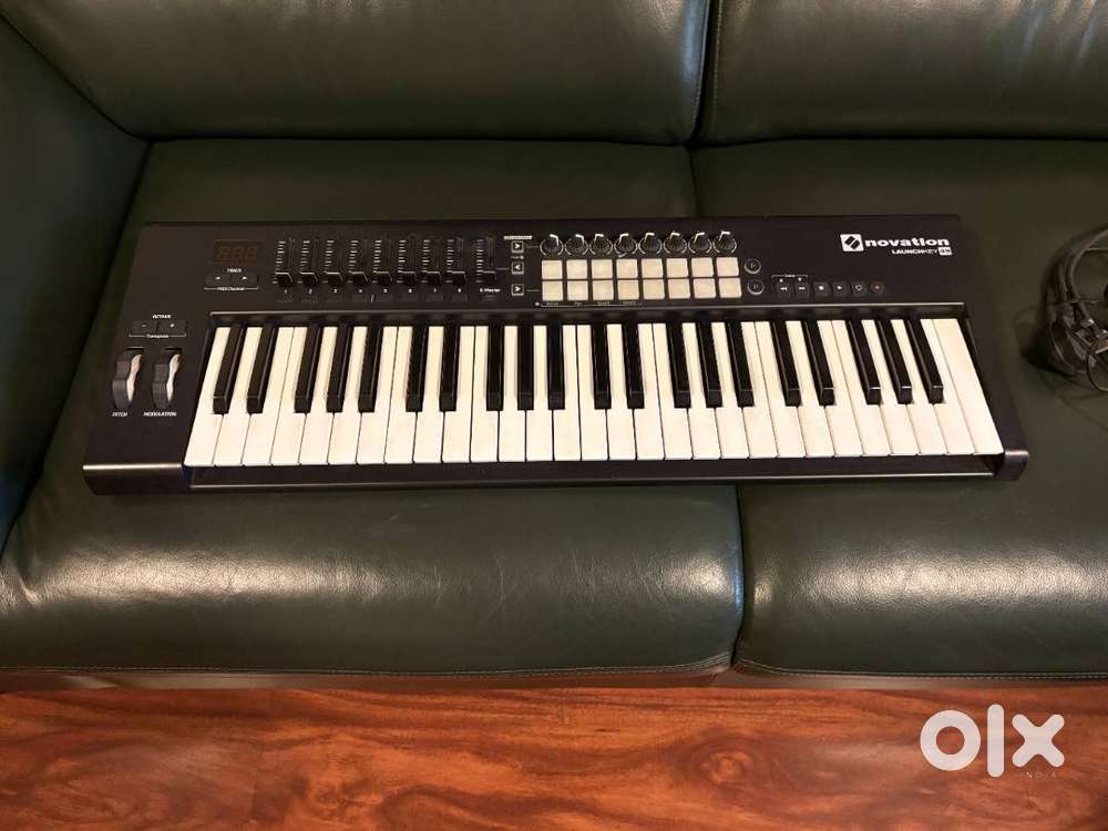 Novation Launchkey49 MK2 - MIDI Keyboard