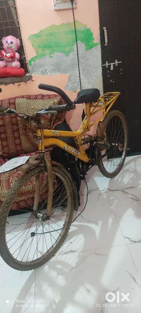 Yellow sochap Cycle - Excellent condition with lock