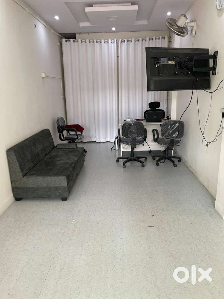 Shop on ground floor main Service road