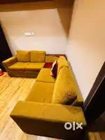 Damro Sofa Set with showpiece unit attached