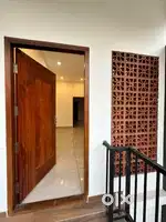First floor 3 rooms with carparking