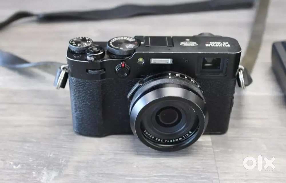 FUJIFILM X100V 26.1MP Compact Camera - Black with 23mm ASPHERICAL Lens