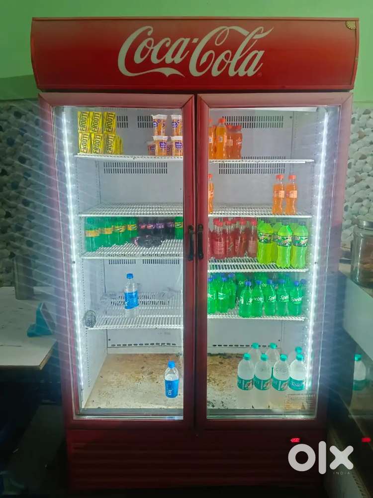 Double door cold drink fridge