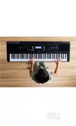Yamaha ESR-373 Keyboard