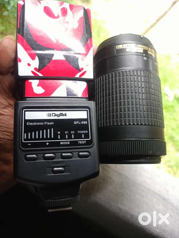 Nikon 70-300 lens,, Digitek flash