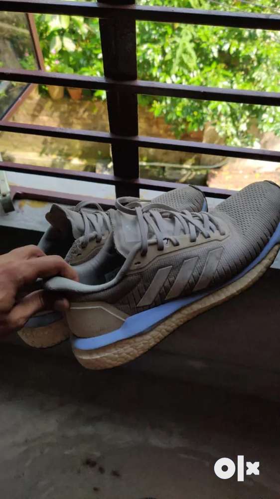 ADDIDAS BOOST RUNNING SHOES 7.50no