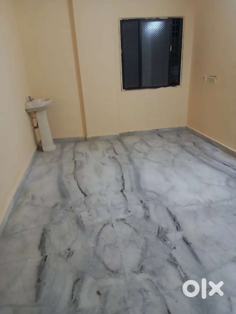 3BHK FLAT FOR RENT AT TOLICHOWKI SAMTHA COLONY NEAR ROAD FOR FAMILIE'S