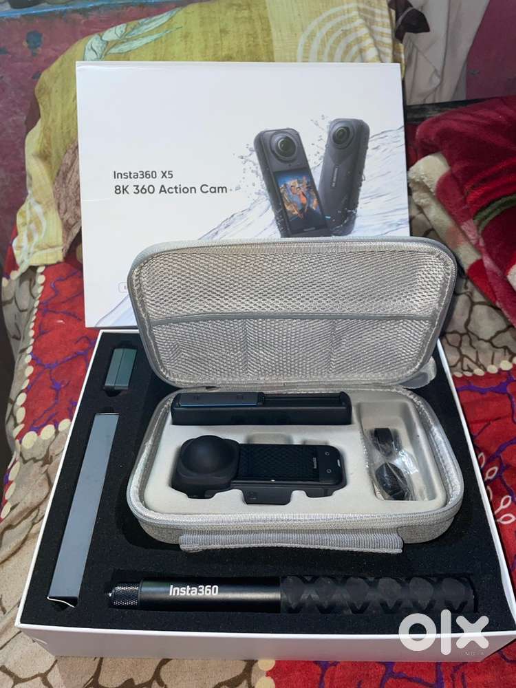 Insta 360 x5 essensitial bundle