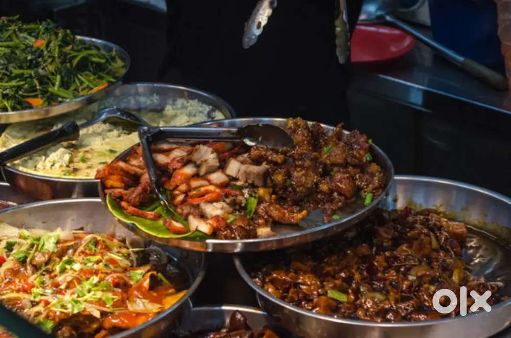 Mujhe ek cook chahiye jo Chinese food bana sakhe ,( Street food).