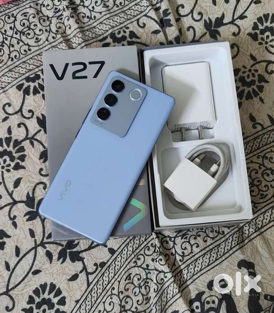 Vivo v27 : Good condition 8-128 GB , 1 year old, bill+box+ cherger