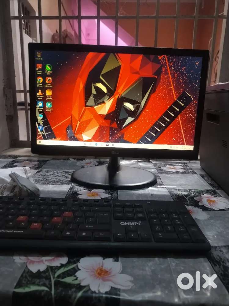 Computer DESKTOP -B6MPHSP and printer  in very good condition