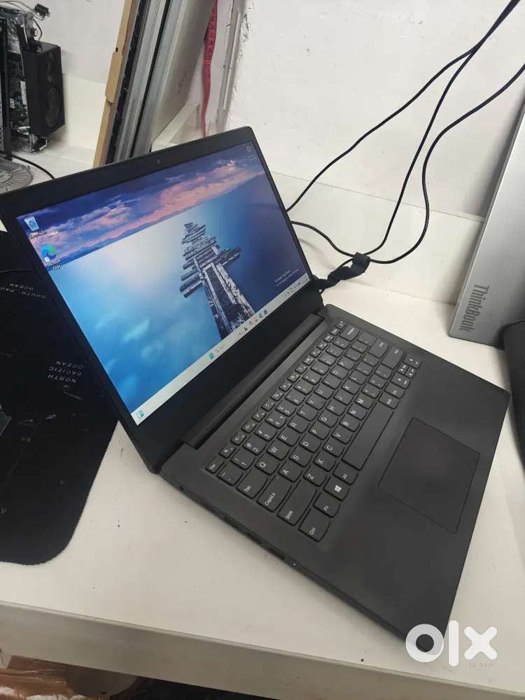 Lenovo IdeaPad i5 10th gen 8gb ram 256gb ssd