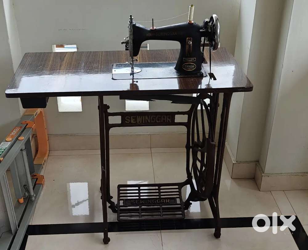 Sewinggar sewing machine with stand